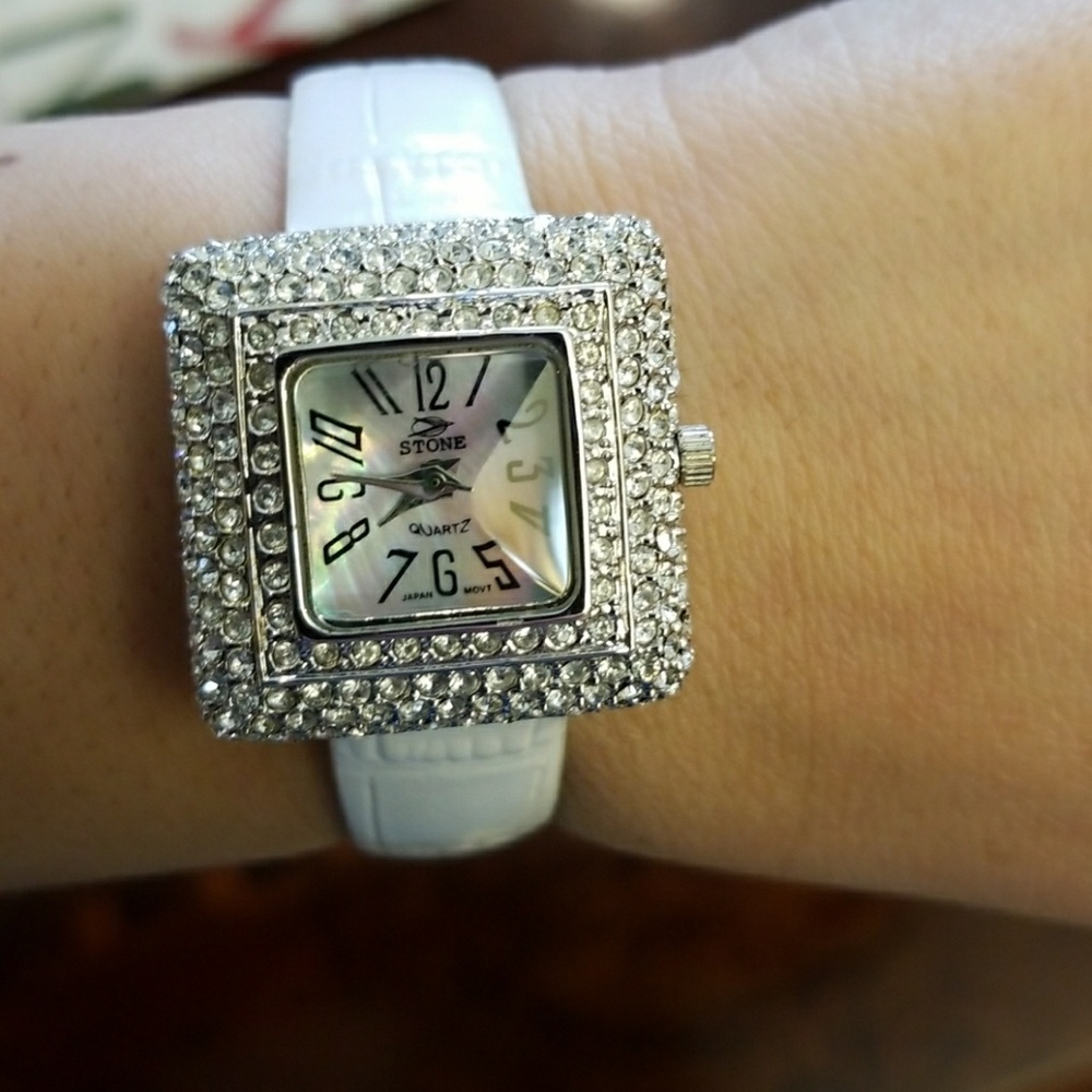 💖💕Very pretty white wristband watch - Picture 3 of 5